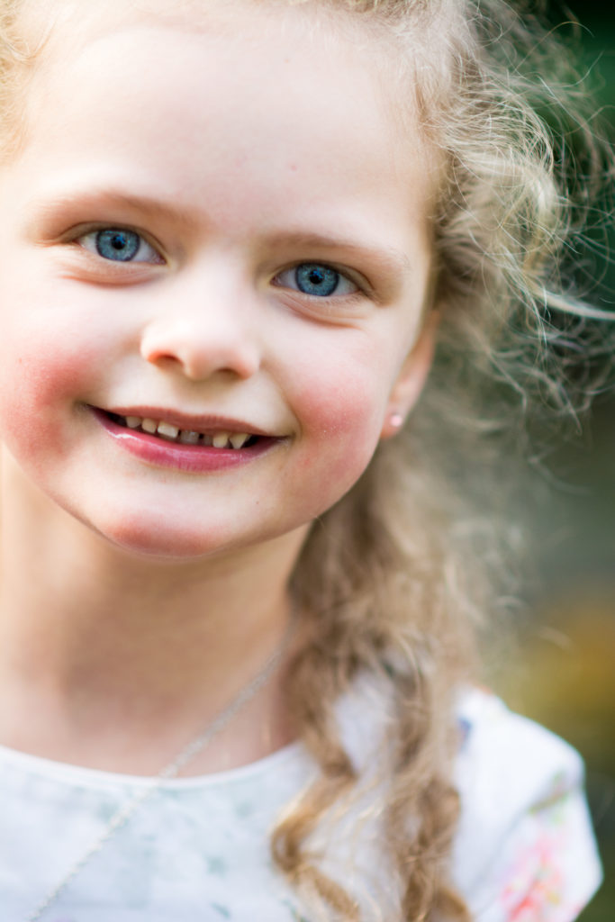 Kinderfotografie communie lentefeest spontaan portret close-up