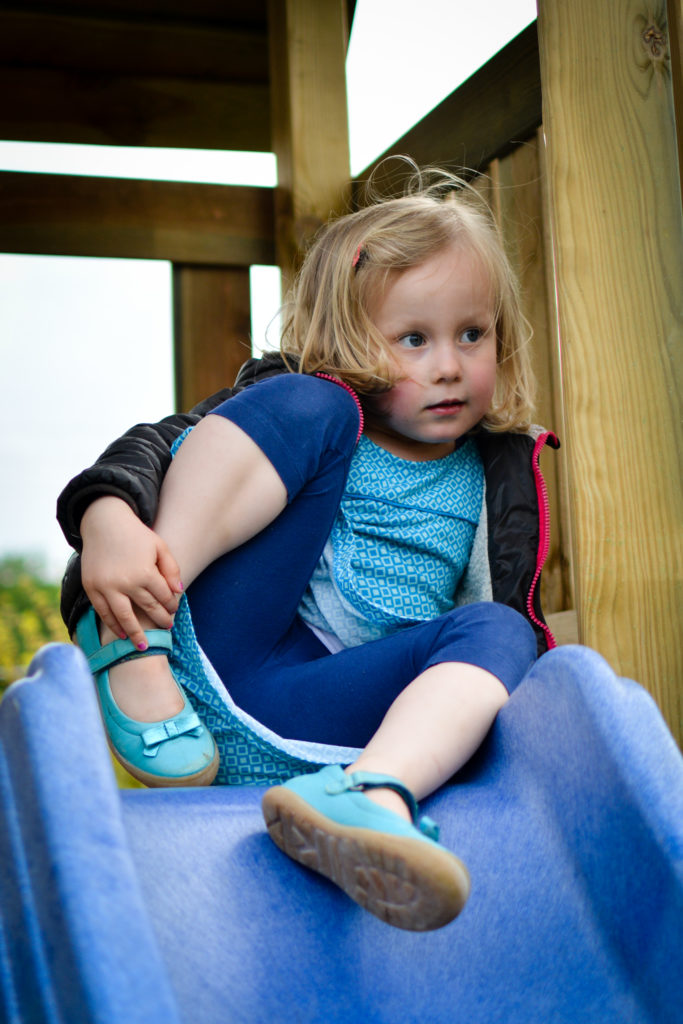 Kinderfotografie, speels portret in speeltuin