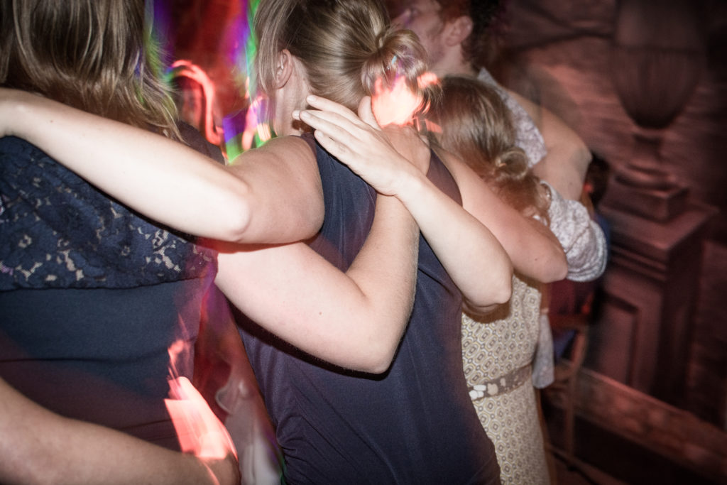 Reportage van een feest, samen dansen