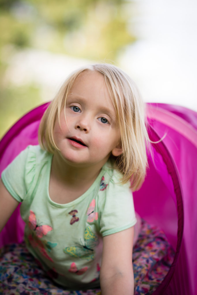 Kinderfotografie, Nore speelt, speels portret