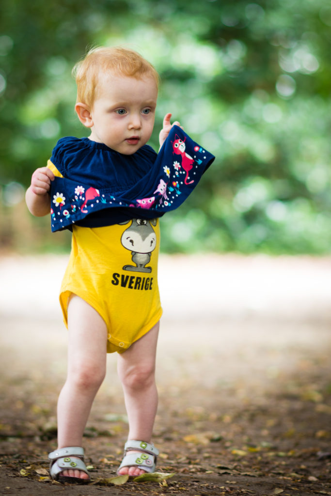 Kinderfotografie, spontane Amber, portret met natuurlijk licht