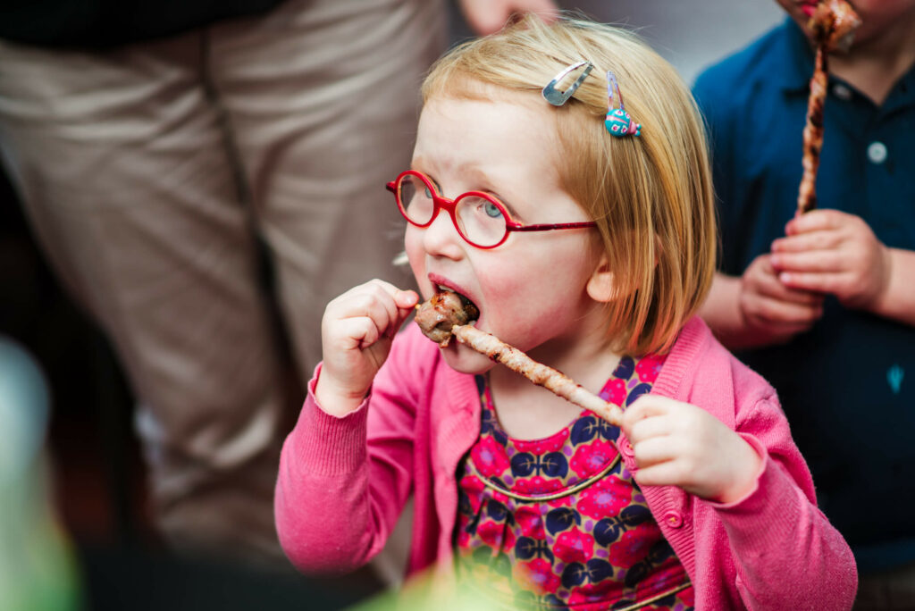Smikkelen op familiefeest