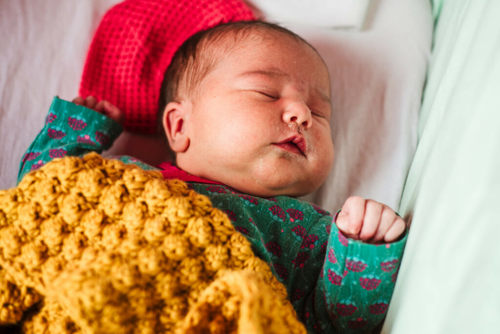 Baby na zwangerschap met CMV, Roosje onder haar gele dekentje