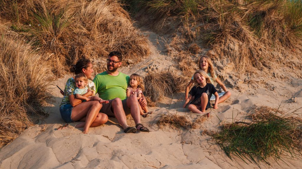 Familiefoto in het zand